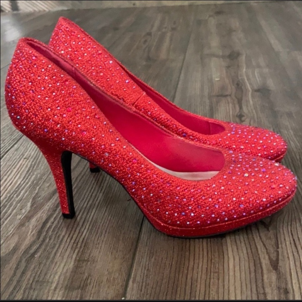 BEAUTY RED  HEELS